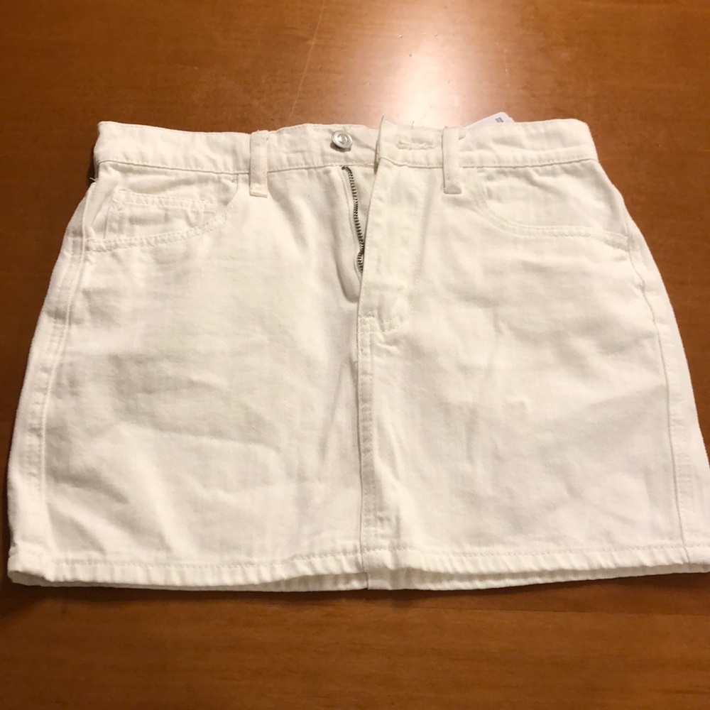 White denim skirt